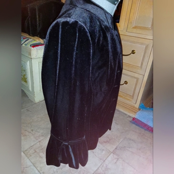 Black velvet mini jacket (lined) - Picture 4 of 5